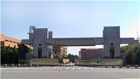 陸軍專科學校正門/wiki
（https://zh.wikipedia.org/wiki/%E9%99%B8%E8%BB%8D%E5%B0%88%E7%A7%91%E5%AD%B8%E6%A0%A1#/media/File:%E9%99%B8%E8%BB%8D%E5%B0%88%E7%A7%91%E5%AD%B8%E6%A0%A1%E6%AD%A3%E9%96%80.jpg）