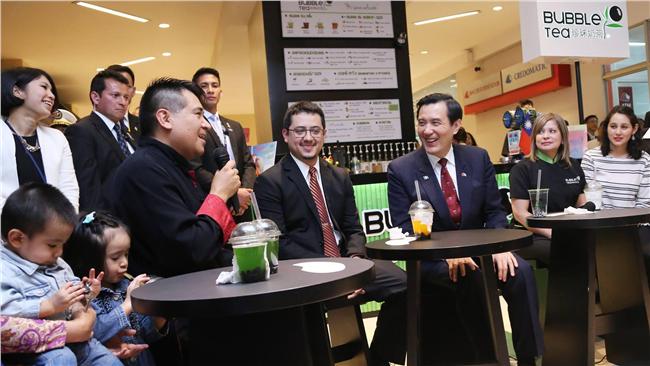 出訪瓜地馬拉　馬英九喝了一杯珍珠綠