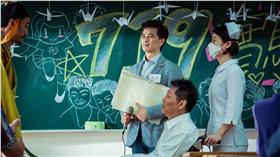 ▲電影《奇幻同學會》庹宗華扮嚴師　告別同學會逼出眾人淚水（圖／好孩子國際娛樂提供）