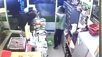 男嫌結帳速度慢　竟出手毆打超商店員