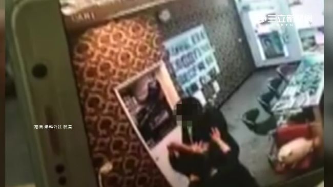 劈腿女美甲找前男友陪　小四闖店揍人