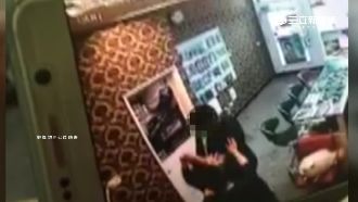 劈腿女美甲找前男友陪　小四闖店揍人