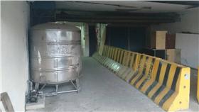 警方逮回脫逃兩週的陳嫌（翻攝畫面）