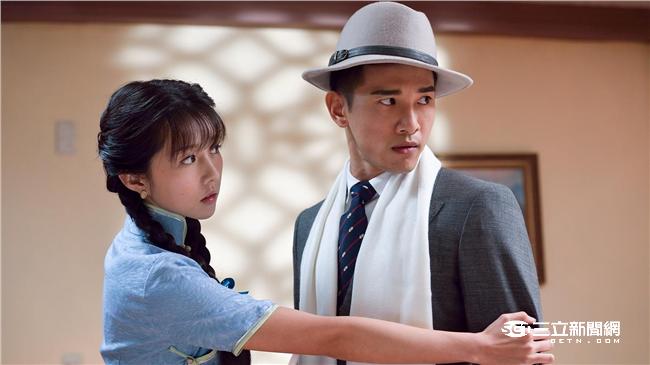 超閃！張立昂、邵雨薇走入民初照調情