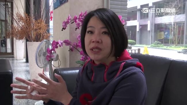 美甲店失控暴走　命理師秀醜指甲喊冤