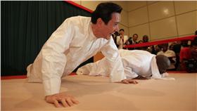 伏地挺身、馬英九、外交、甘比亞、甘比亞總統賈梅（圖／總統府提供）