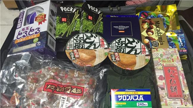 碗裝泡麵塞不下行李　用這招打包回台