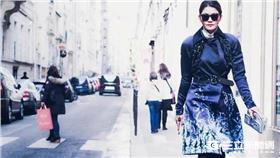 
陳璧君受法國媒體之邀，穿上天后瑪丹娜及碧昂絲御用品牌之一 「On Aura Tout Vu」進行時尚街拍。(傑思比多媒體、群星瑞智提供)
