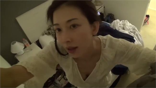 影／林志玲睡衣春光外泄　深溝全露