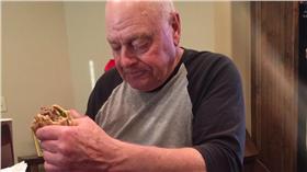 祖孫,落寞,失望,陪伴,老人,孫女,貼心,肉搜,死亡威脅