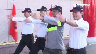 老鳥踢正步　場地、槍竟要國防部全借