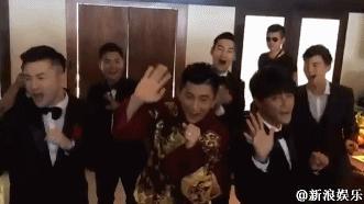 接親圖連發！小虎隊嗨跳青蘋果樂園