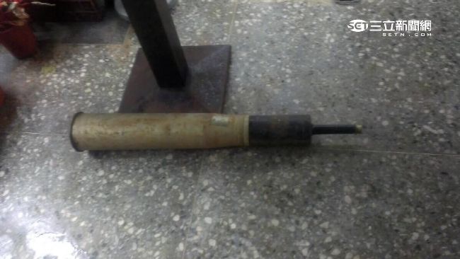 咖啡店門口炸彈　竟是專炸戰車穿甲彈