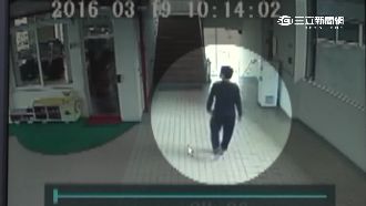 色狼女廁大膽偷窺　被逮竟辯在拔白髮