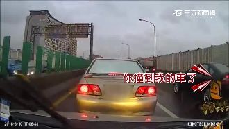 撞斷後照鏡逃逸　路肩飆車演追逐戰