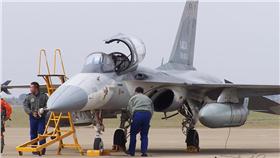 軍情,清泉崗空軍基地,航空迷,偽裝,中國情報單位,國防部,軍方,偷拍,情蒐,國軍