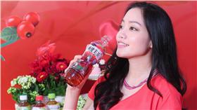 ▲攜手蜷川実花　茶飲品牌「花」攻女人心。（圖／公關照）