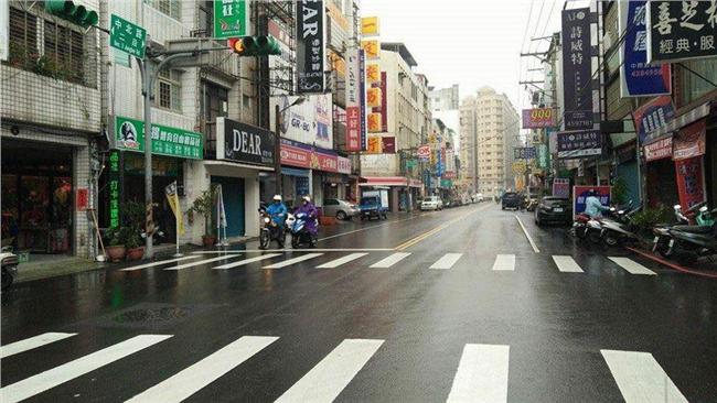台灣這條馬路史上最平　下雨不見積水