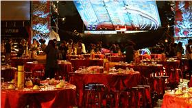 辦桌
https://www.flickr.com/photos/aenbiarshykuo/13665315845/in/photolist-mPyjiT-khrxfb-jAh8mg-jByK43-mHWizj-khp6MH-mvTw4f-jAmgcG-jAkeSs-jBzWS9-jAi4QB-8GPXwU-jAi4Zr-khpcup-jsxrD6-jAjkCX-jsxVmS-jAjmfP-mvRLNv-jsxsBD-k5eiA2-jszYcu-jszg1w-jAkcDQ-jAkdrb-jByJVC-k5ehRX-5TY6Zr-jBzRcd-mPADtm-mvTvGU-jAi6q2-9CuDYw-mvRLWr-jAiZpd-mHUBjv-jByJTo-mvTwX9-jAj1Go-jBvEqa-k5eiQv-jsvRUX-jAkdoW-jAmeaL-jBxK66-jAiZJb-jBvEpD-khryfN-jBxSVr-jAi4hT