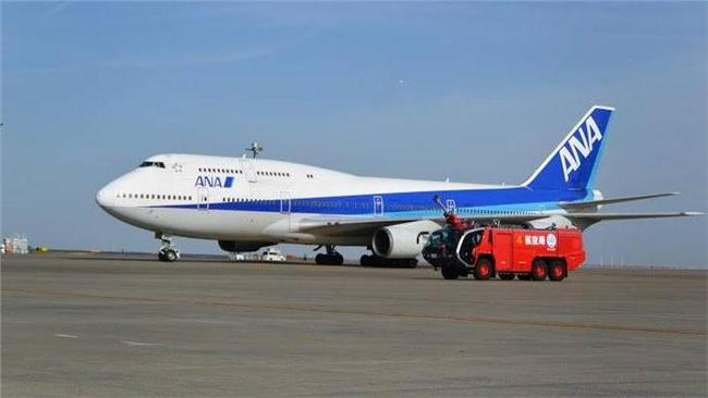 發現飛機上多一人　機長決定直接返航