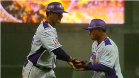 高國輝揮出本季首轟（圖／取自義大犀牛粉絲團）