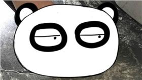 爆廢公社,NMD,愛迪達,球鞋,拖鞋
圖／翻攝自爆廢公社