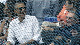 Barack Obama、Raul Castro(AP)