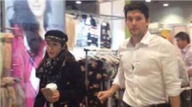 蕭亞軒和洋男新男友-翻攝自八卦大嘴蛙微博