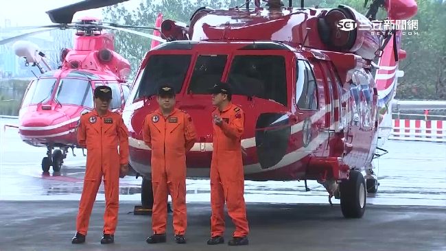 黑鷹直升機成軍　首位女飛行員成嬌點