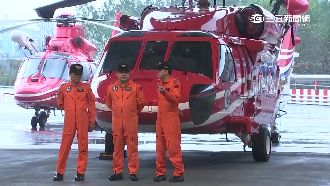 黑鷹直升機成軍　首位女飛行員成嬌點