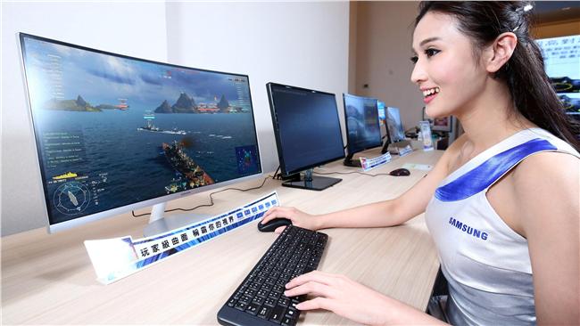 讓你如臨其境！三星再推曲面顯示器