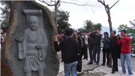 陸客
https://www.flickr.com/photos/ddio/4239061221/in/photolist-ohowuM-axSBNx-81Ns3S-81KaM4-81KasZ-9NXraN-mvz3en-cMEyom-6ujgBw-axYvQe-ae9717-fJCpdB-bSpnEr-546nKS-mvyv1n-8e1nXi-mvzam8-7sAidr-bMkk5r-4Zxi9g-8Hw5b7-qsm2Fd