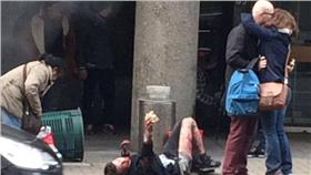 爆炸,恐攻,歐盟,地鐵站,炸彈,瞬間,瘋傳,代表性,情侶▲圖／翻攝自Daily Mail