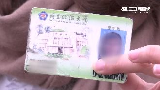 政大校友借書須年繳1千　學生批搶錢