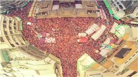 媽祖,信徒,繞境,鑾轎,進香,空拍,人潮,包圍,震撼,磅礡▲圖／翻攝自Jackey Hua臉書