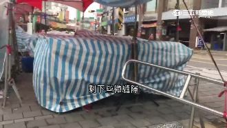 無障礙坡道被堵　大型雜物擋路難以通