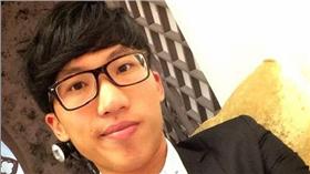 少將之子詐欺（圖／翻攝自陳世揚 陳文華 Denny Chen - 欠錢最大臉書）