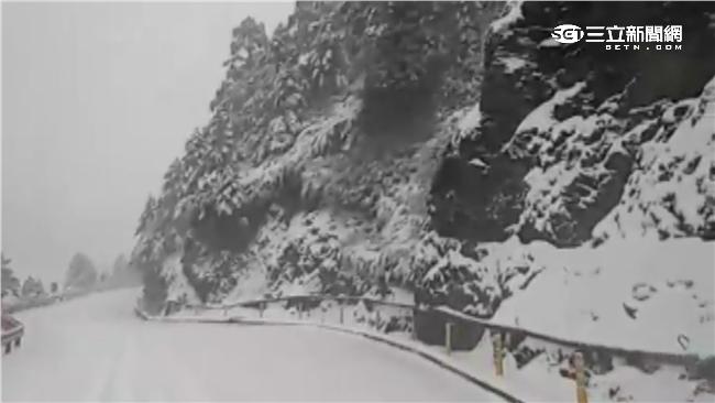 智利首都罕見降大雪　1死2傷