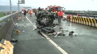 不明原因國道自撞　女大生傷重命危