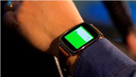 未來穿戴式裝置與車輛智慧功能相連時，當駕駛心跳加速或打瞌睡，車輛智慧功能將相應作動。