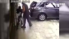 f狠父踹小孩1100