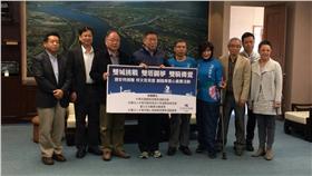 柯p賣車／許立民臉書