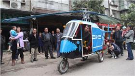 路男用三輪車改裝直升機＿重慶晨報