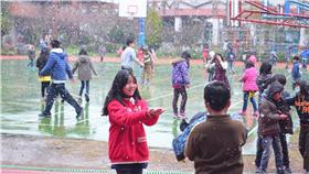 梨山國中下雪(2016年3月27日)
翻攝自梨山國民中小學臉書
https://www.facebook.com/lishanedu/photos/pcb.1254813557866077/1254812797866153/?type=3&theater