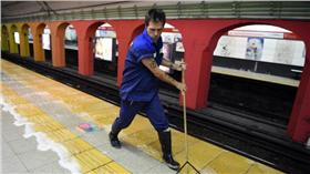 阿根廷清潔人員法拉里（Enrique Ferrari）（圖／翻攝自Twitter）