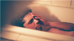 浴缸,泡澡（https://www.flickr.com/photos/javierat/13672301093/）