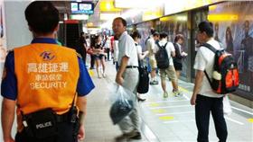 翻攝自高捷警察 MRT KMPH臉書
https://www.facebook.com/kmphmrt/photos/pb.376370692377924.-2207520000.1459238531./1183886624959656/?type=3&theater