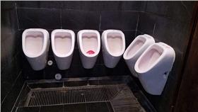 小便斗／翻攝自臉書