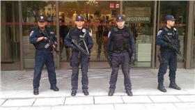 台東縣警察局更動用霹靂小組持衝鋒槍（‎臺東縣警察局 保安警察隊提供）