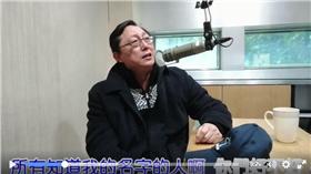 姚立明唱歌　圖／翻攝自鄭弘儀臉書